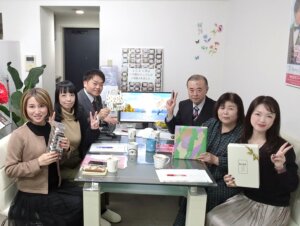 毎週火曜日はスタッフミーティング! クリスマスまでいよいよ2週間ですよ(^^♪ ...