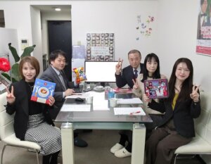 毎週火曜日はスタッフミーティング！ いよいよバレンタインデーで～す💕 今週はあゆ...