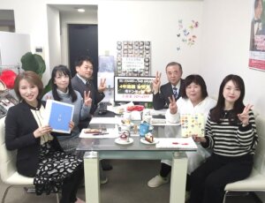 毎週火曜日はスタッフミーティング！インフルエンザでお休みされていたあゆさんがやっ...