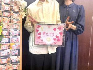 連日のご成婚でハピネスはもう幸せ一杯です! プロポーズ翌日のご来店で興奮冷めやら...