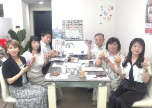 毎週火曜日はスタッフミーティング! ハピネスではメインスタッフ6人が毎週集まって...