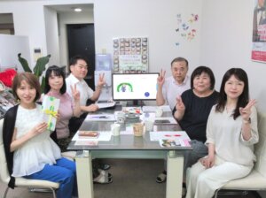 毎週火曜日はスタッフミーティング! 梅雨が明けて夏到来、今年も後半戦です。私たち...