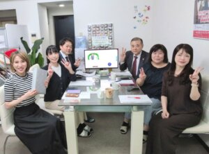 毎週火曜日はスタッフミーティング! 今年こそ恋人と二人の楽しいクリスマスにするた...